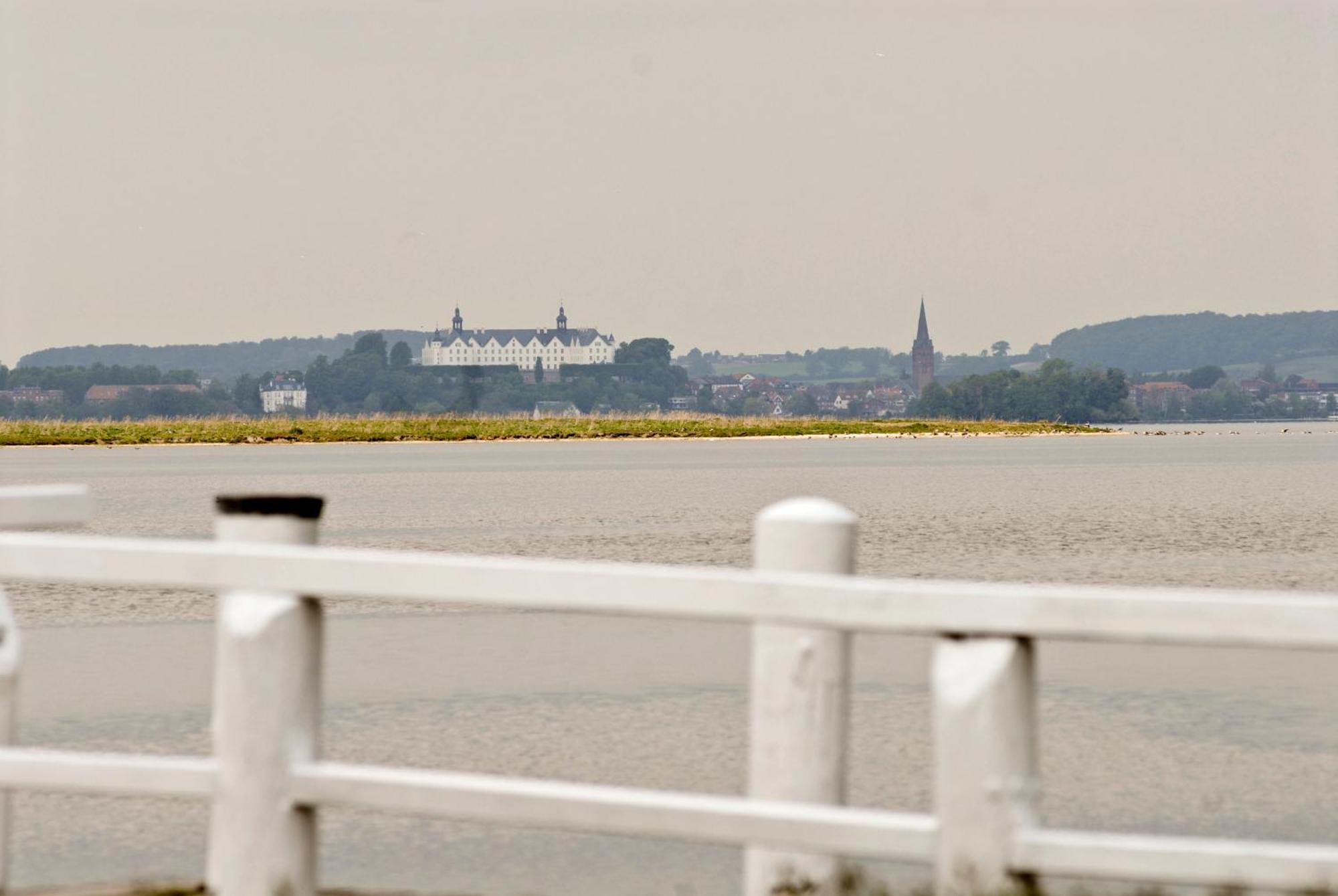 Strauers Hotel Am See Bosau Bagian luar foto